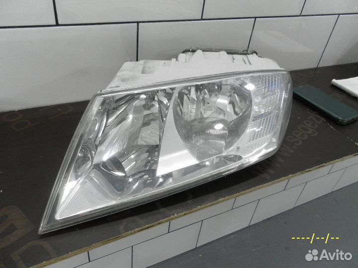 Фара левая передняя Skoda Octavia A5