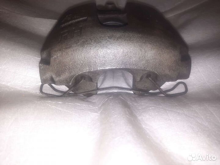 Передний правый суппорт Mazda 3/5 Ford Focus 2/3