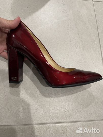 Лакированные женские туфли винного цвета