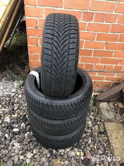 Goodyear UltraGrip Ice 2 215/45 R17 92T