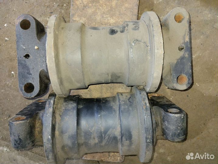 Каток опорный на экскаватор