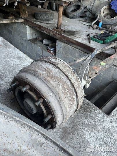 Балка в сборе со стипицами и барабанами на маз