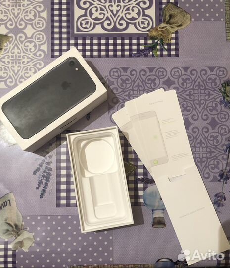 Коробка от iPhone 7