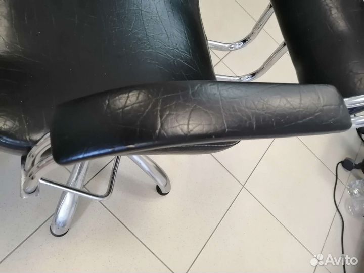 Парикмахерское кресло