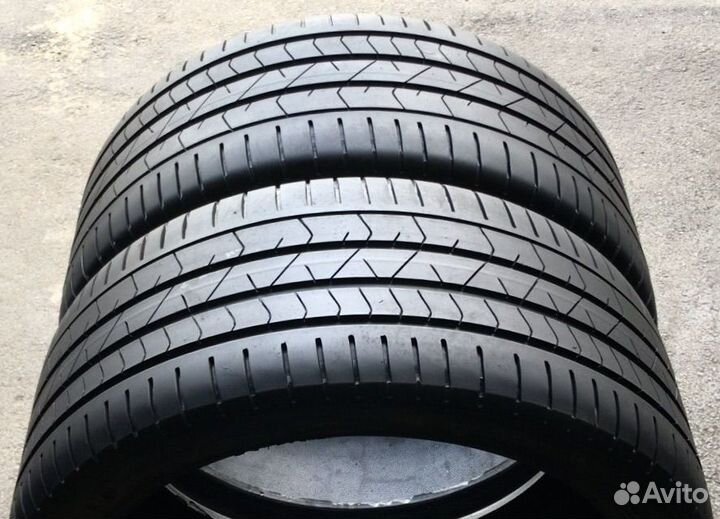 Pirelli P Zero PZ4 275/35 R20 102Y