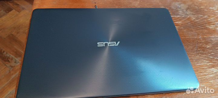 Asus Vivobook 17. Intel I7-8550u. Nvidia MX150