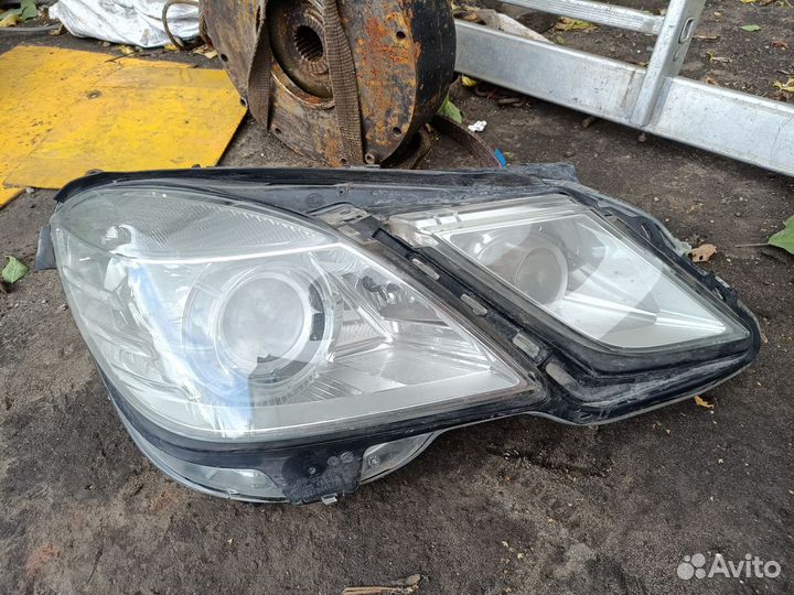 Правая фара W212 bi ксенон mercedes