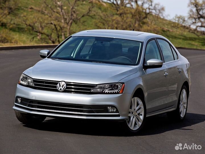 Лобовое стекло на VolksWagen Jetta 2010г