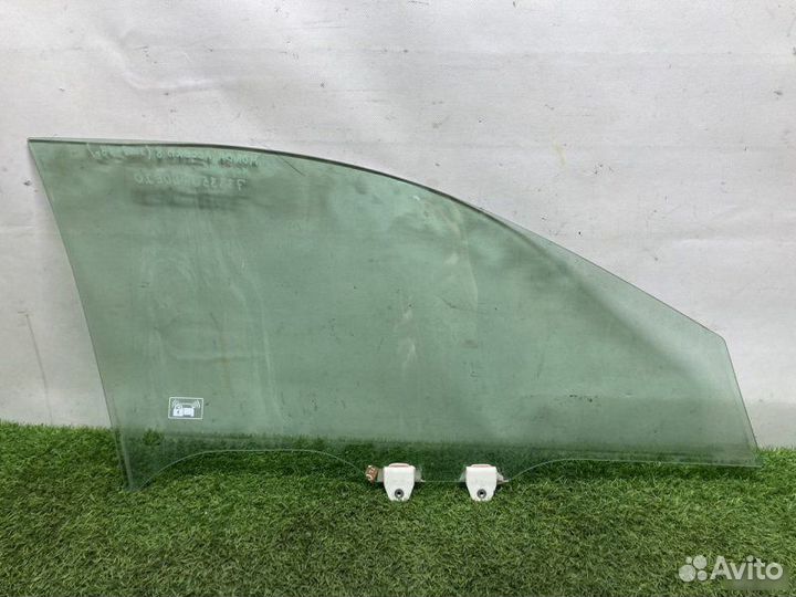 Стекло двери переднее левое Honda Accord 8