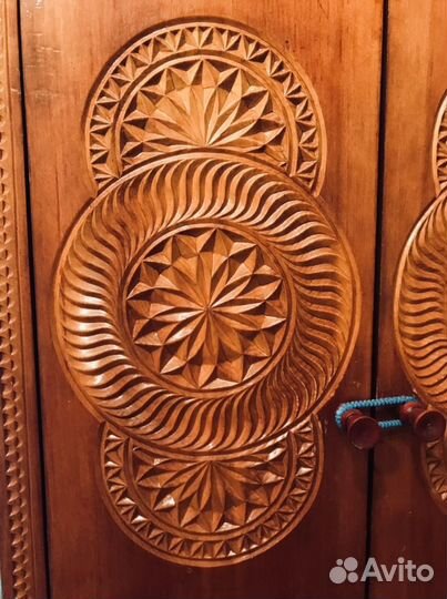 Полка настенная резная