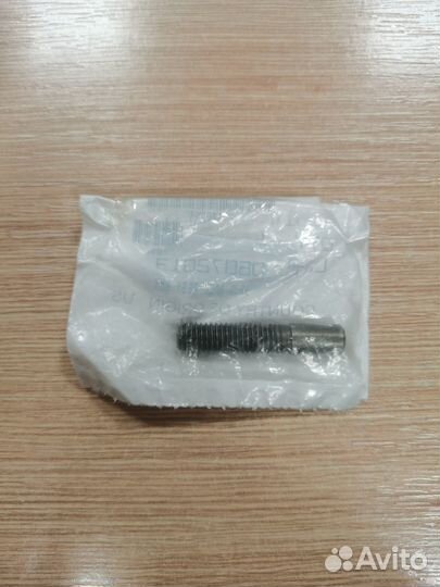 Шпилька Polaris stud-backrest M8 (short) 5138004