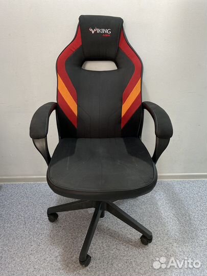 Игровое компьютерное кресло