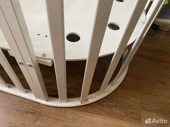 Кроватка с маятником круглая