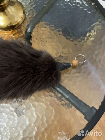 Хвост песца на брелке