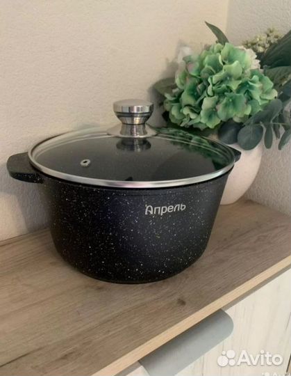 Кастрюля с крышкой литая 5л новая