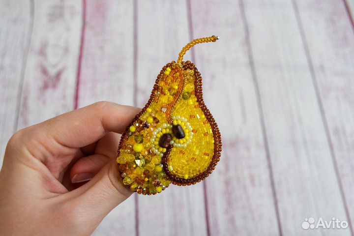 Брошь из бисера