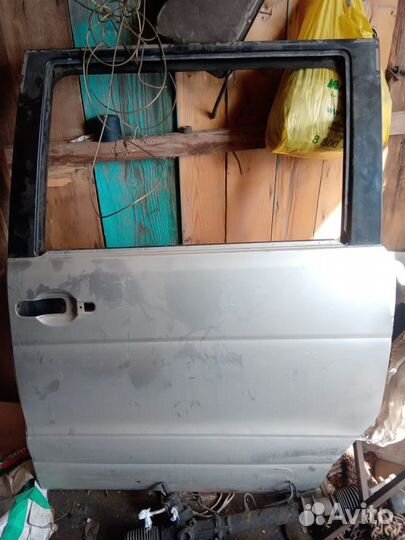 Средняя дверь