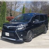 Toyota Voxy 1.8 CVT, 2017, 118 000 км, с пробегом, цена 2 750 000 руб.