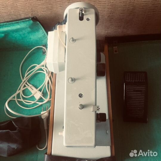 Швейная машина Чайка 143