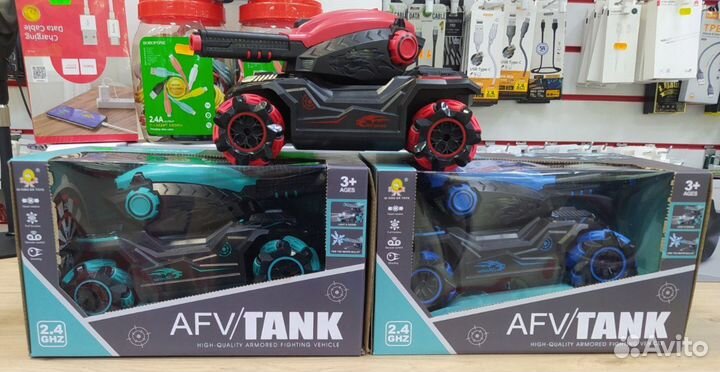 Радиоуправляемый танк, стреляющий водяными пулькам