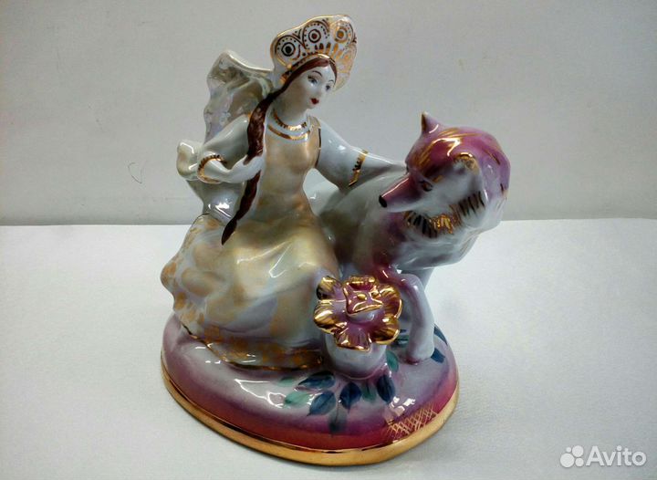 Фарфоровая статуэтка Царевна на Сером Волке Дулево