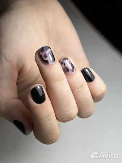 Модель на маникюр