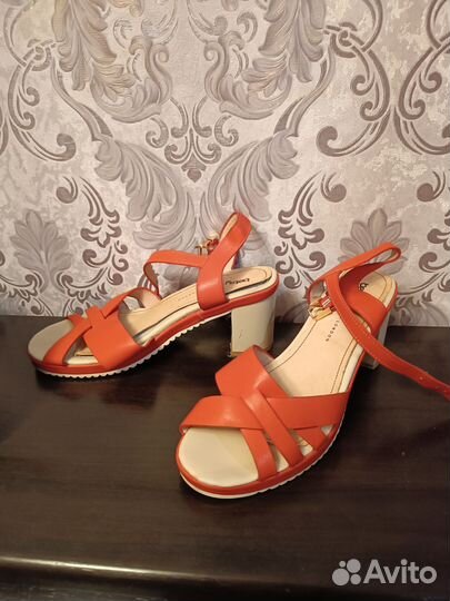 Босоножки женские