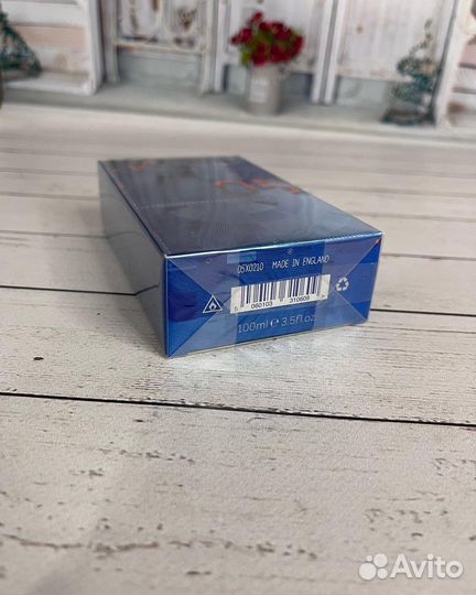 Escentric molecules molecule 05