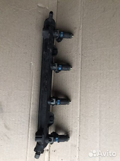 Топливная форсунка Skoda Rapid 1.6