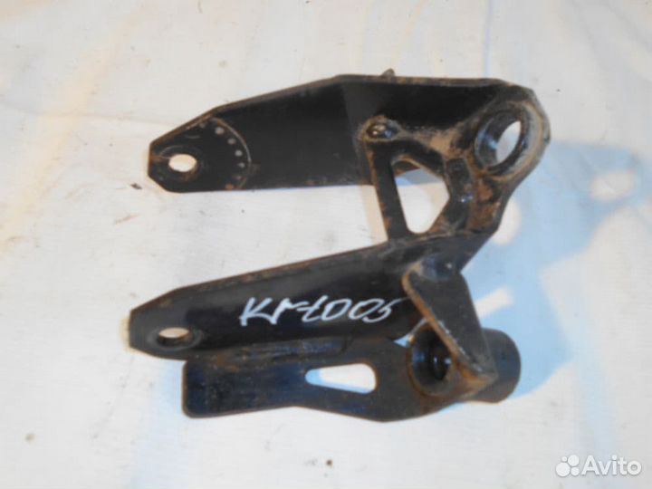 Кронштейн кпп правый VW Passat B5