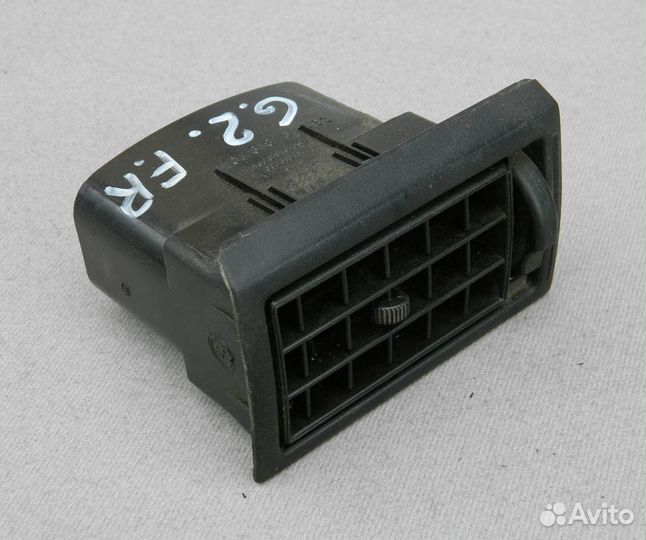 Дефлектор торпедо правый VW Golf 2