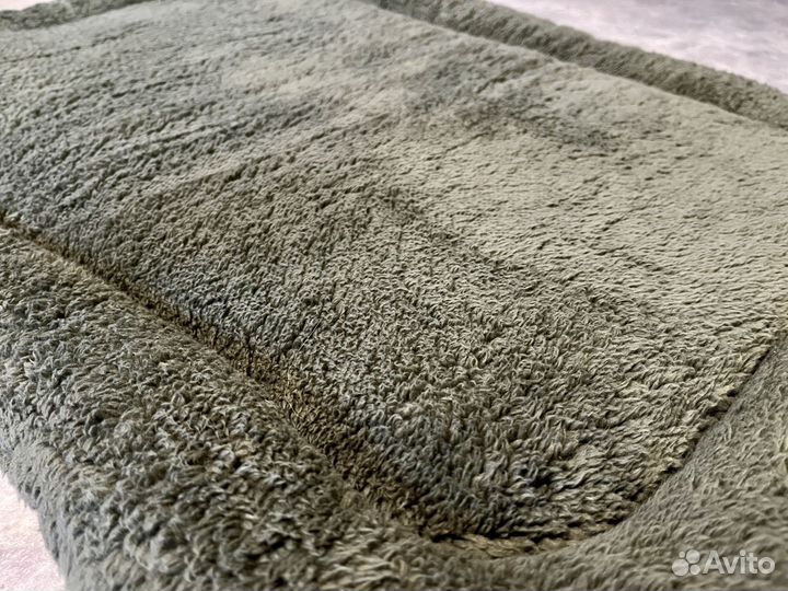 Ошейники и лежанка для средних и крупных собак