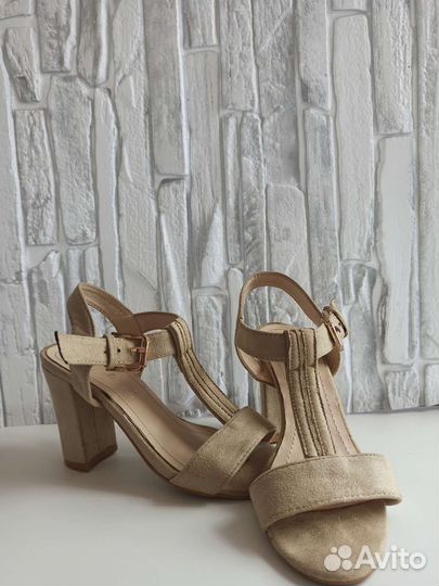 Босоножки женские