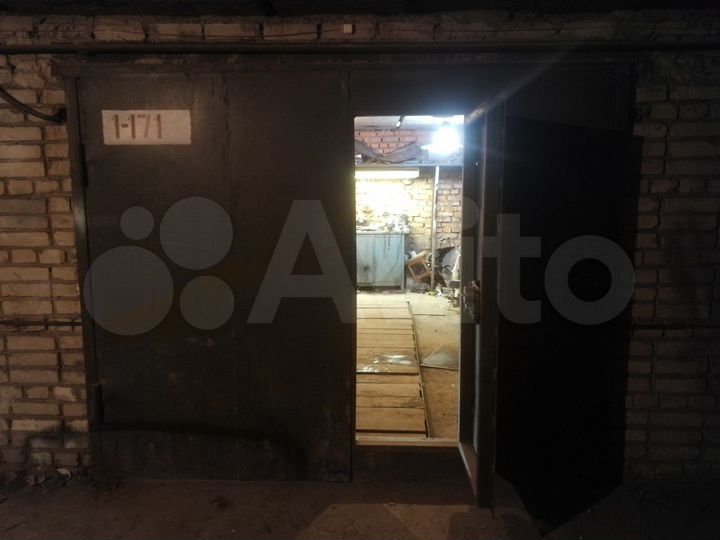 Гараж, > 30 м²