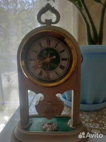 Настольные часы янтарь