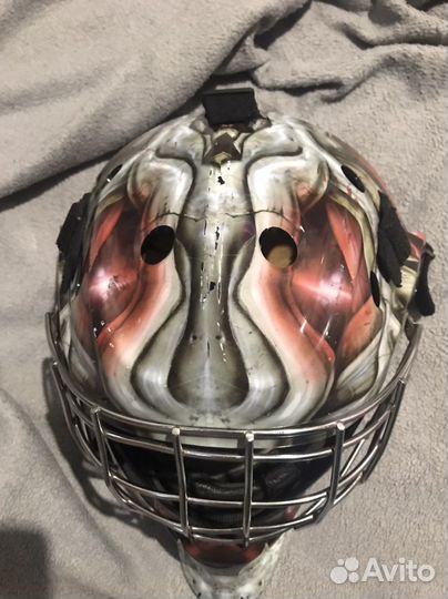 Вратарский хоккейный шлем - Монстр с аэрографией