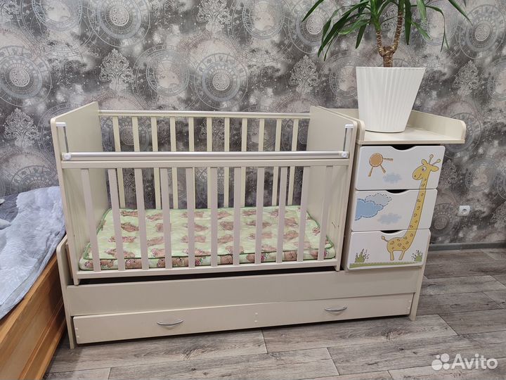 Детская кроватка