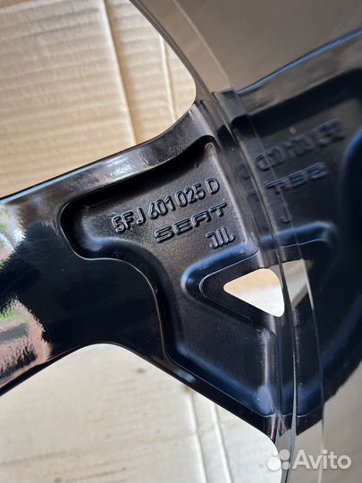 VW Tiguan Seat Ateca R19 оригинал 5FJ601025D