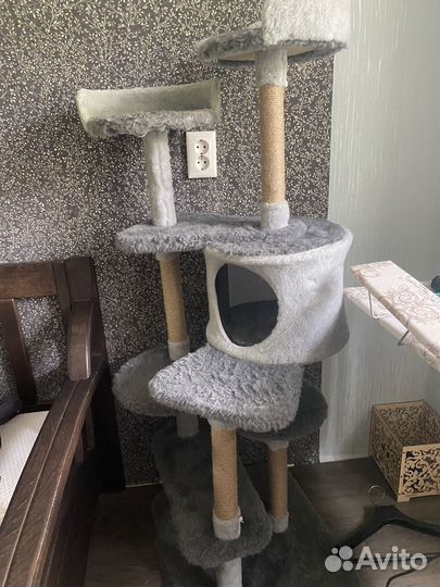 Кошачий домик с когтеточкой