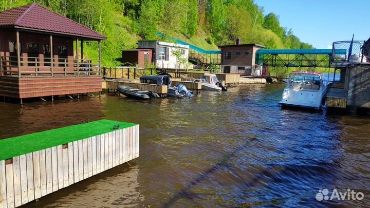 Место стоянка для катера лодки причал 