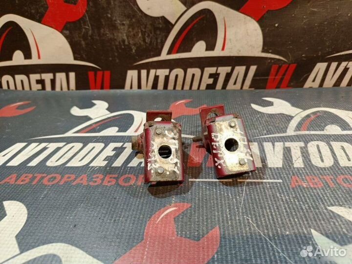 Петли двери задние правые Peugeot 206 1 хэтчбек