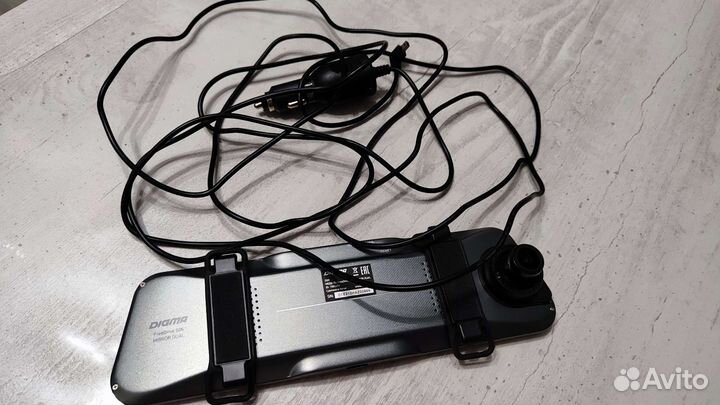 Видеорегистратор-зеркало Digma