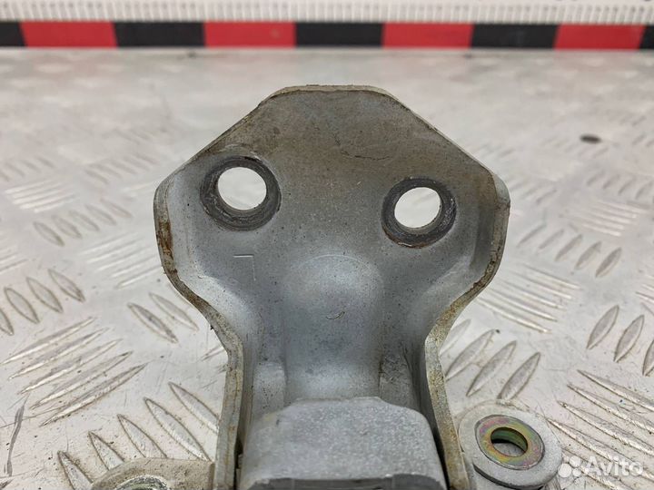 Б/У петля двери передний левый Mazda Demio DW3W B3