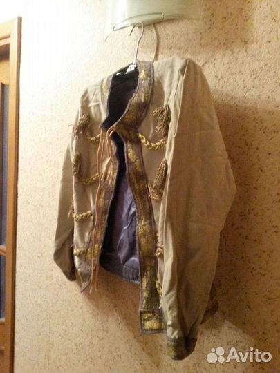 Сценический костюмы: китель гусара, платье боярина