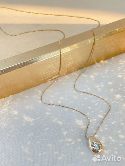 Золотое колье с природным бриллиантам