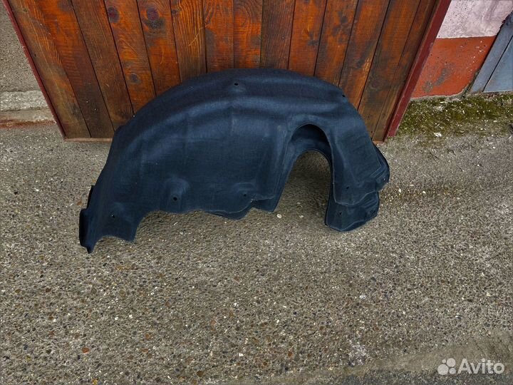 Подкрылок Toyota Corolla E150 E180