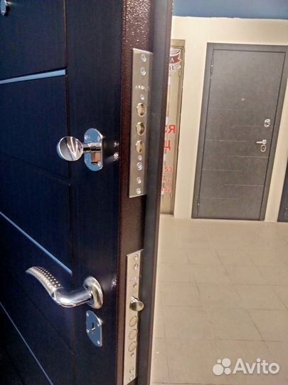 Дверь входная в квартиру
