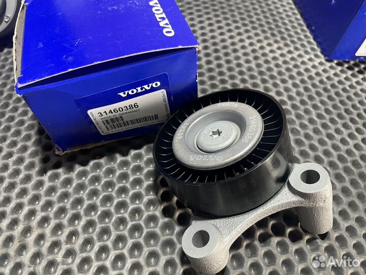 Комлпект приводного ремня 32213657