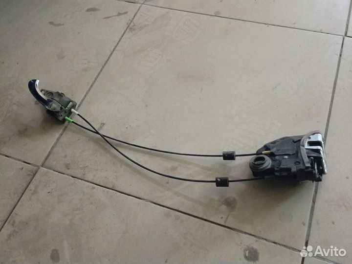 Замок задней правой двери Toyota Rav4 до 13 года