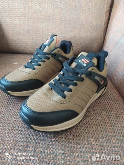 Кроссовки 37 размер новые